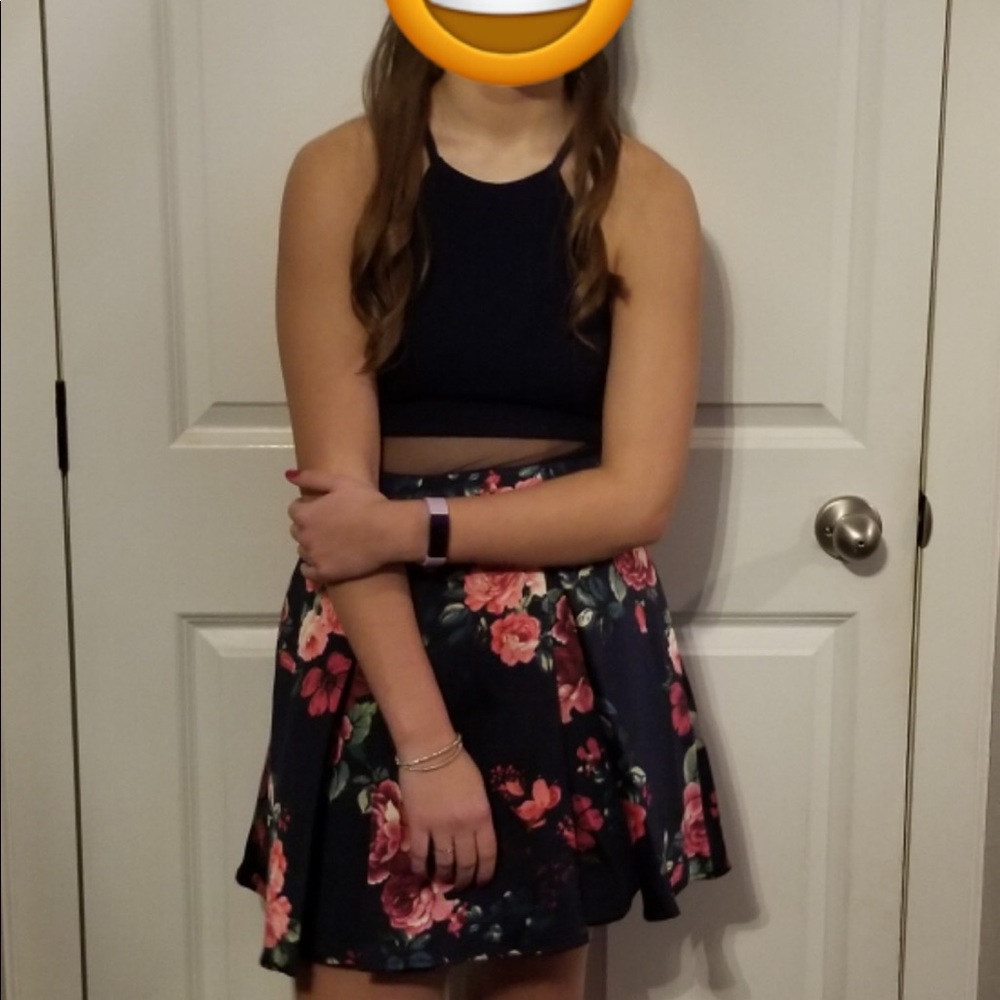 windsor, short formal dress size 1/2 - Picture 3 of 3